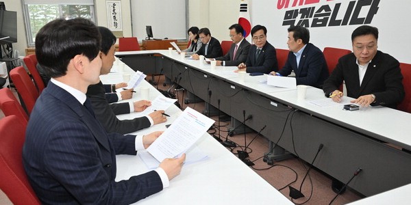 �۷ι�����, Ư�������� �����δ�� �Ÿ� �ִ�