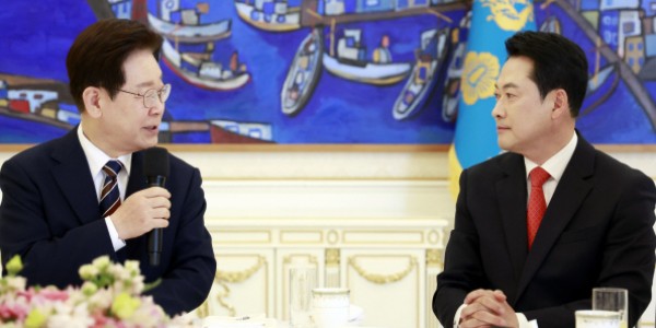 �嵿�� �λ� �۷ι�Ư���� ��� ��û��� "�׷� TK�¿�?"