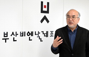 ¡°´Ù´ëÆ÷¿Í ½Ã³ÊÁö ÄÇ´ø ¹Ù´Ù¹Ì¼úÁ¦¡¦³»³â ºñ¿£³¯·¹´Â À¶ÇÕÇü Àü½Ã·Î¡±