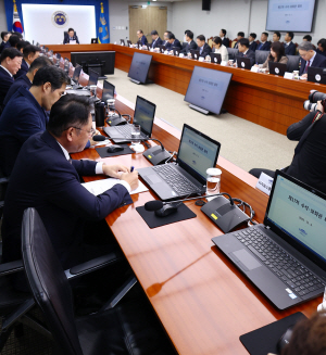 ' ' λ ûŹ 賲 ᱹ ǥ, ɽ " "