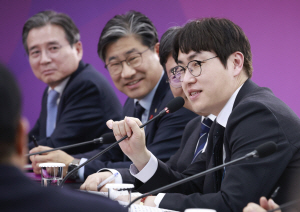 º¯¼º¿Ï "ºÎ»ê ½Ã¹Îµé, ÇÏÁ¤¿ì AI¼ö¼® Àß ¸ô¶ó"