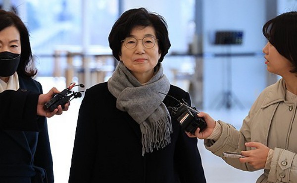 ·ÎÀúºñºñ¿¡ ¹é ±è°ÇÈñ¿¡°Ô ¼±¹°ÇÑ ±è±âÇö ÀÇ¿ø ¹è¿ìÀÚ ÀÌ ¸ð¾¾, ¹ÎÁß±â Æ¯°Ë¿¡ ÀçÂ÷ Ãâ¼®