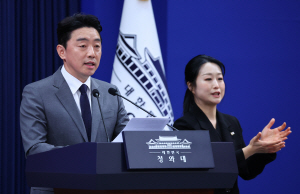 ���ƽ� "UAE, �ֿ켱 ���� ���� ��ӡ�2400�� �跲 ��� ����"