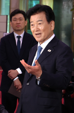 "���� ��� ���� �Ƴ�" �� ����ɿ� � "�ѹ� �տ� ��ġ" � "���� �̿� ����"