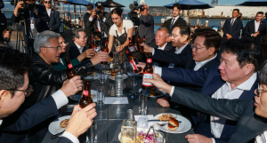�Ǹ��ܹ븮 VC ���� �� �����"'�������� �Ｚ' �Բ� ������"