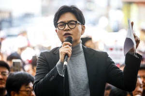 Çѵ¿ÈÆ, ì°´ëÅë·É À̽º¶ó¿¤ ¹ß¾ð ºñÆÇ¡¦"¿Ü±³ ¾Æ´Ñ ±¹³» Á¤Ä¡"