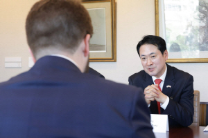 �嵿�� "����� ڸ ������ �λ�, �и� ������ Ȥ�� �� �̻�" ���� �ݹ�