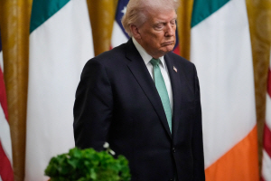 �̱� "��Ŀ�����ͷ� ȣ������ �α� �̶� �̻��� ���� Ÿ��"