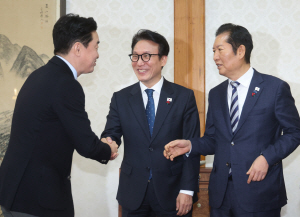 ������ �������� ���� '����' ������"���ؿ��� �ʶ� ��ġ��"