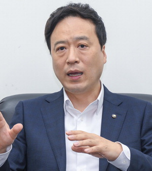 �Ŀ��� ���� ���� ������, ������ �ڳ� ���Ƿε� �޾�