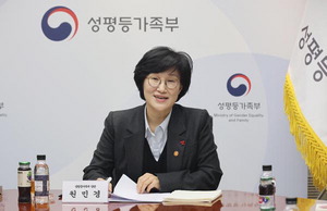 ������ ������ѹ� ����� �λ꼭 6�� ���ڸ� ���ߴ�