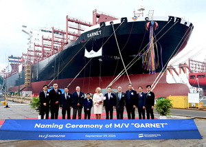 HJ�߰��� 7900TEU�� �����֡� �����ġ��ߴ��� ���� 14ô �ε�