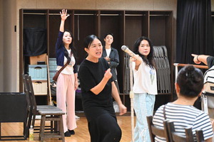 �λꡤ�泲 ����ȸ���� �Բ� ���� â�� ������