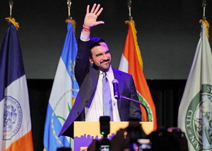 ´º¿å½ÃÀå ¡®¹«½½¸² Áøº¸¡¯ ¸¾´Ù´Ï¡¦Æ®·³ÇÁ¿¡ °ßÁ¦±¸ ´øÁø Ú¸ ¹Î½É