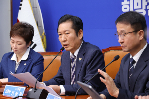 ���մ� ���ǿ� ���ִ� ��ȫ ��ȭ����û�� ������� ��ǥ��, ���� ���о� ���١�