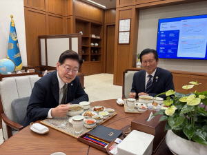 찴����, ����û�� �׸� �������󡯴� �ۿ� �������� �� �Ƴġ�