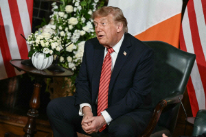Ú¸ ¹ý¿ø, Æ®·³ÇÁ 'À¯Çлý ºñÀÚ 4³â Á¦ÇÑ' Á¶Ä¡¿¡ Á¦µ¿