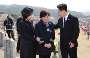 ì° "ÝÁ »ç°úÇÏ·£´Ù°í" ¹ß¾ð¿¡ å¯ "±¼Á¾Àû ¾Èº¸°ü"