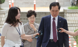 ‘김건희에 로저비비에 선물’ 김기현 의원 징역1년 구형