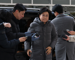 ±¹¹ÎÀÇÈû "ÀÌÇýÈÆ, °æÁ¦Àü¹®°¡ ¾Æ´Ñ »çÀÍÃß±¸Àü¹®°¡¡¦ÀÚÁø»çÅðÇ϶ó"