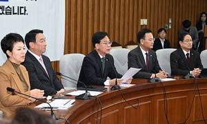 ÀýÀ± ¼±¾ðÇÒ±î, ÀÚ°·Ð ¿ÜÄ¥±î¡¦±¹Èû ¿î¸í ´Þ¸° ¡®À嵿Çõ ¼â½Å¾È¡¯