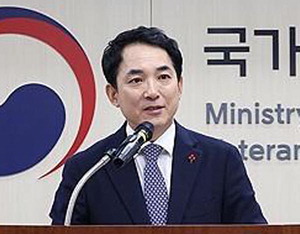 ���� �ִ� �������� �λ� �ϰ�, ������� �¼��� �ڹν� �Ĺ��ϳ�