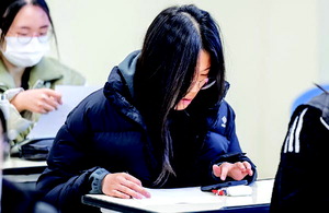 ¼ö´É 33³â ¸¸¿¡ ½Å·Ú ÈÖû¡¦¡°ºÒ¿µ¾î, »ç±³À°¿¡ ±â¸§ ºÎÀº °Ý¡±