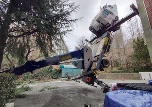 ������ �۾����� �Ѿ��� �뵿�� 3�� 15���� �߶�