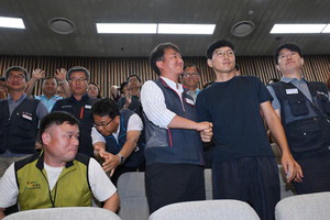 ��û���� ���� ���ϴ� �λ� ��û��