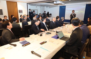 ��Ӽ� �δ㿡 ���ڵ� Ż�ѱ����۳� 2400�� �� �մ�