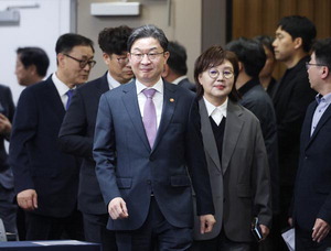  �ݰ��� Ư��濡 ��������ǡ����� ���� ��� ���� ��ȯ