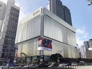 �Ե���ȭ��, ���� ù �ܱ��� ���� 1�� ��������