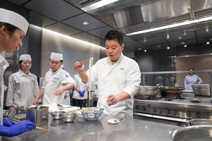 ���丮�� ����, ������ ���깰 �ؿ� ȫ�� ������